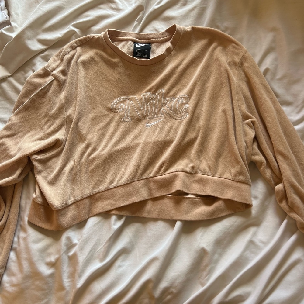 Nike light pink cropped sweatshirt vintage-look size S